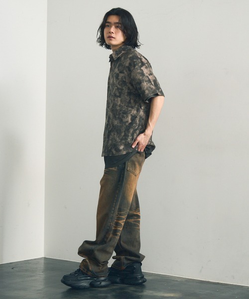 Shoowtime（ショウタイム）の「Big silhouette abstract all-over print draped short-sleeved shirt / ビッグシルエットアブストラクト総柄ドレープ半袖シャツ（シャツ/ブラウス・メンズ・ダークブラウン系/グレー系・X-LARGE/LARGE/MEDIUM）」の10枚目の写真