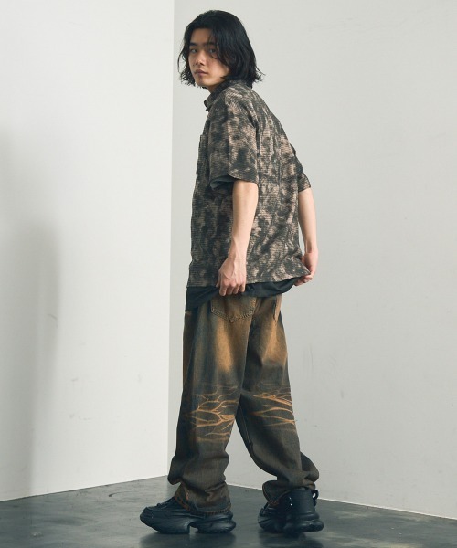 Shoowtime（ショウタイム）の「Big silhouette abstract all-over print draped short-sleeved shirt / ビッグシルエットアブストラクト総柄ドレープ半袖シャツ（シャツ/ブラウス・メンズ・ダークブラウン系/グレー系・X-LARGE/LARGE/MEDIUM）」の9枚目の写真