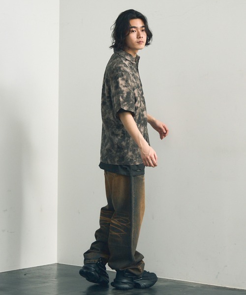 Shoowtime（ショウタイム）の「Big silhouette abstract all-over print draped short-sleeved shirt / ビッグシルエットアブストラクト総柄ドレープ半袖シャツ（シャツ/ブラウス・メンズ・ダークブラウン系/グレー系・X-LARGE/LARGE/MEDIUM）」の7枚目の写真