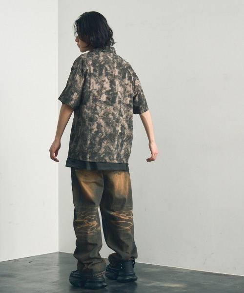 Shoowtime（ショウタイム）の「Big silhouette abstract all-over print draped short-sleeved shirt / ビッグシルエットアブストラクト総柄ドレープ半袖シャツ（シャツ/ブラウス・メンズ・ダークブラウン系/グレー系・X-LARGE/LARGE/MEDIUM）」の6枚目の写真