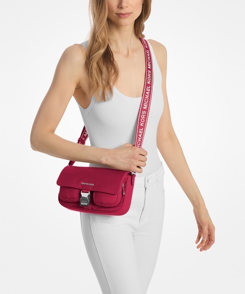 MICHAEL KORS(マイケルコース)の「KHAI ナイロン クロスボディ ミディアム(ショルダーバッグ・レディース・ピンク系・FREE)」の5枚目の写真