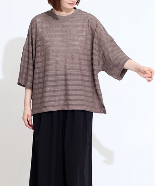 and it_(アンドイット)の「ニットレースワイドプルオーバー(Tシャツ/カットソー・レディース・クリーム/ブラック/グレイッシュベージュ/パープル・M-L)」の3枚目の写真