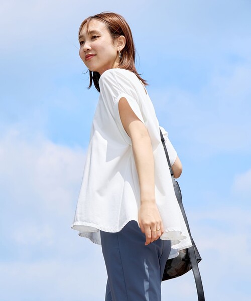 UNFILO(アンフィーロ)の「ヒートシールドジャージー ボリュームフレアT(Tシャツ/カットソー・レディース・ホワイト系/ブラック系/スカイブルー系/ダークブラウン系・X-LARGE)」の1枚目の写真
