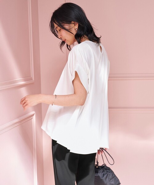 UNFILO(アンフィーロ)の「ヒートシールドジャージー ボリュームフレアT(Tシャツ/カットソー・レディース・ホワイト系/ブラック系/スカイブルー系/ダークブラウン系・X-LARGE)」の17枚目の写真