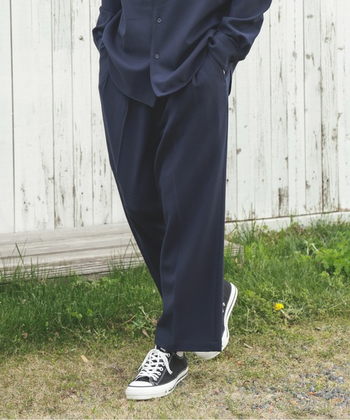 MR.OLIVE(ミスターオリーブ)の「PEACHSKIN STRETCH GABARDINE / 2TACK WIDE EASY PANTS(スラックス・メンズ・グレー/ネイビー・SMALL/MEDIUM/LARGE)」の1枚目の写真
