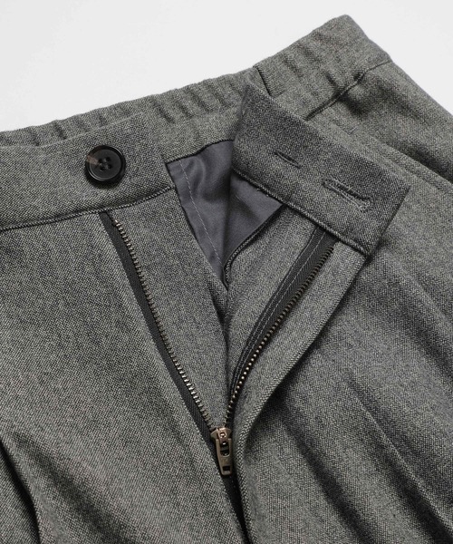 MR.OLIVE(ミスターオリーブ)の「PEACHSKIN STRETCH GABARDINE / 2TACK WIDE EASY PANTS(スラックス・メンズ・グレー/ネイビー・SMALL/MEDIUM/LARGE)」の5枚目の写真