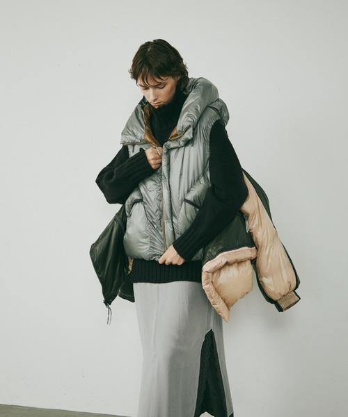 beautiful people（ビューティフルピープル）の「NANGA multilayering  down vest blouson（ダウンジャケット/コート・レディース・チャコール/ベージュ・36/40/38）」の11枚目の写真