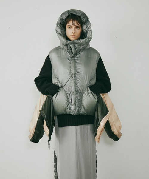 beautiful people（ビューティフルピープル）の「NANGA multilayering  down vest blouson（ダウンジャケット/コート・レディース・チャコール/ベージュ・36/40/38）」の12枚目の写真