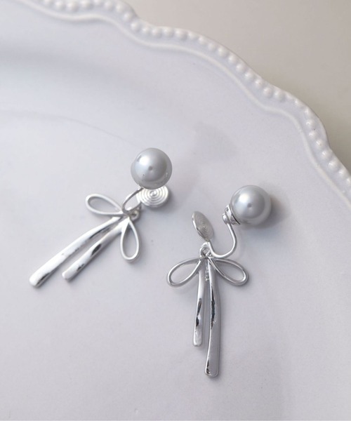 yu-ka(ユーカ)の「YU-KA:パールリボンデザインピアス Pearl ribbon design pierce(イヤリング・レディース・グレー・FREE)」の3枚目の写真