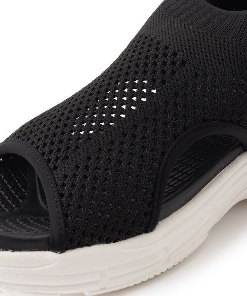 SHOO・LA・RUE（シューラルー）の「ニットスニーカーサンダル（サンダル・レディース・ブラック/ライトベージュ・45/35）」の9枚目の写真