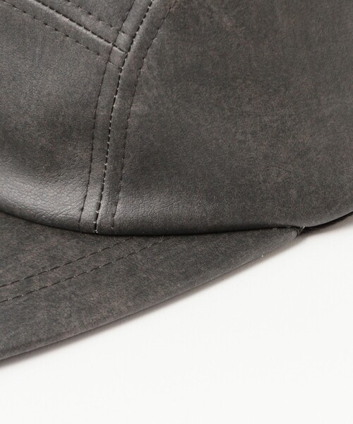 BEAMS PLUS（ビームスプラス）の「5 Panel Long Bill Aged Fake Leather（キャップ・メンズ・ブラック/ブラウン・ONE SIZE）」の7枚目の写真