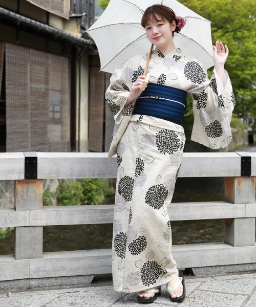 緑青色の地に、密やかに咲く紫陽花と、華麗な蝶が美しい注染めの浴衣です 緑青色の地に、密やかに咲く紫陽花と、華麗な蝶が美しい注染めの