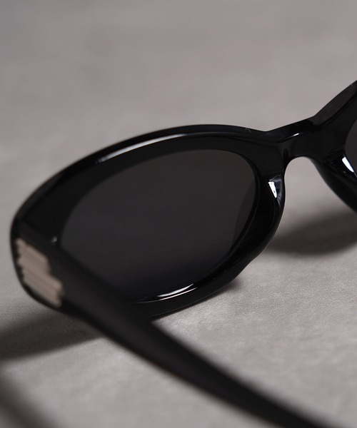 1111clothing（ワンフォークロージング）の「オーバル型 サングラス