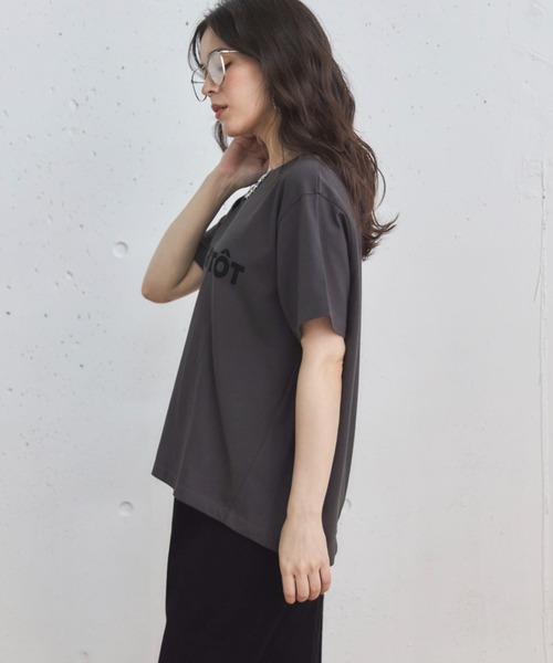 Doux archives(ドゥアルシーヴ)の「フロッキーロゴTee(Tシャツ/カットソー・レディース・チャコールグレー/オフホワイト/グリーン・FREE)」の6枚目の写真