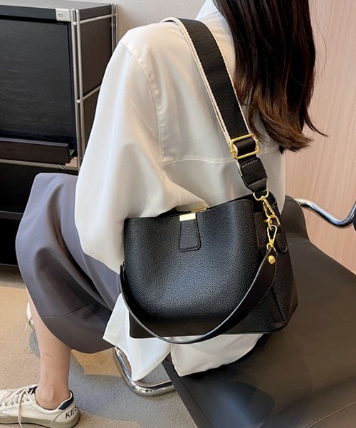 florist(フローリスト)の「2WAY シュリンクレザーライククラシカルショルダーバッグ/ハンドバッグ / 500mlペットボトル収納可(ショルダーバッグ・レディース・ホワイト/ピンク/ベージュ/ブラック・FREE)」の1枚目の写真