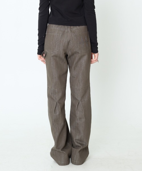 LUVISTRUE(ラヴイズトゥルー)の「CH TUCK BOOTSCUT PANTS(デニムパンツ・レディース・ブラック/ブラウン/ホワイト・SMALL/MEDIUM)」の17枚目の写真