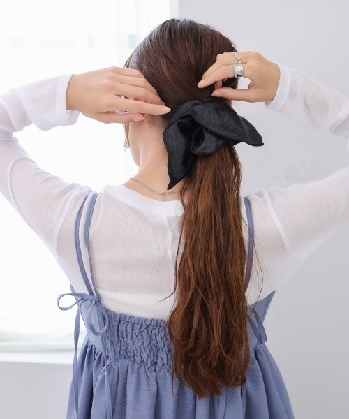 Bab（バブ）の「ボリュームリボン合皮スクエアシュシュ（シュシュ・レディース・ブラック/ブラウン/グレー・ONESIZE）」の10枚目の写真