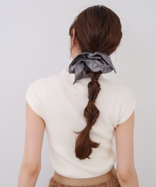 Bab（バブ）の「ボリュームリボン合皮スクエアシュシュ（シュシュ・レディース・ブラック/ブラウン/グレー・ONESIZE）」の7枚目の写真