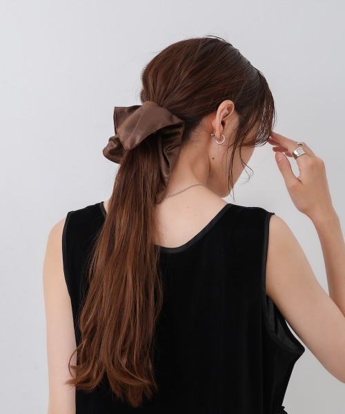 Bab（バブ）の「ボリュームリボン合皮スクエアシュシュ（シュシュ・レディース・ブラック/ブラウン/グレー・ONESIZE）」の16枚目の写真