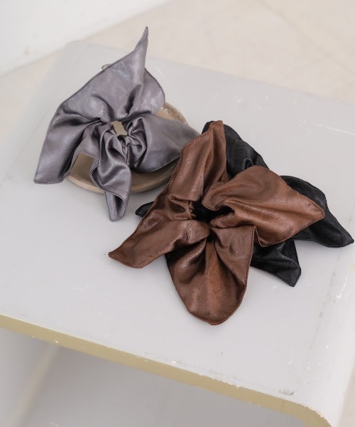 Bab（バブ）の「ボリュームリボン合皮スクエアシュシュ（シュシュ・レディース・ブラック/ブラウン/グレー・ONESIZE）」の14枚目の写真