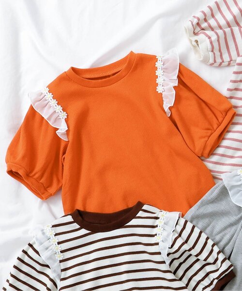 apres les cours（アプレレクール）の「【ジュニア対応】肩フリルフラワーモチーフTシャツ（Tシャツ/カットソー・キッズ・オレンジ/ブラウン/ピンク/グレー・80/90/100/110/120/130/140）」の4枚目の写真