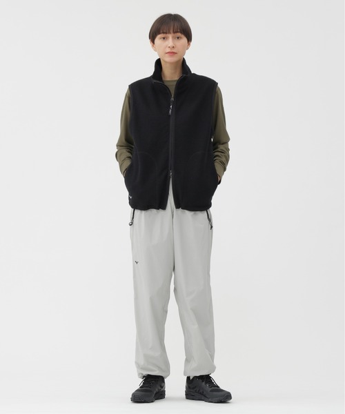 MARGARET HOWELL(マーガレットハウエル)の「WOOL NYLON COMPRESSED JERSEY(ステンカラーコート・レディース・セージグリーン/ブラック・2/1)」の3枚目の写真