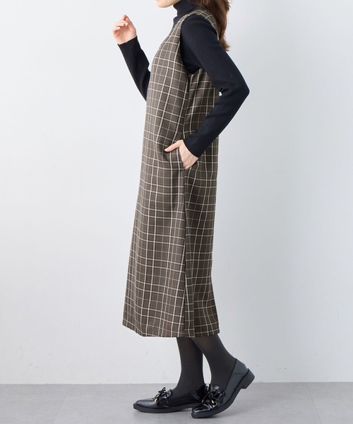alotta(アロッタ)の「Vネックジャンパースカート(ジャンパースカート・レディース・ブラック/グレー系その他・M/L/LL)」の7枚目の写真