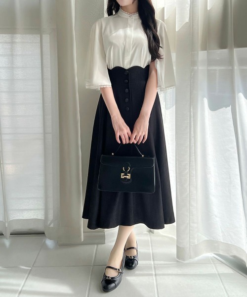 an another angelus（アンアナザーアンジェラス）の「レース使いケープスリーブブラウス（シャツ/ブラウス・レディース・オフホワイト/ブルーグレー・FREE）」の4枚目の写真