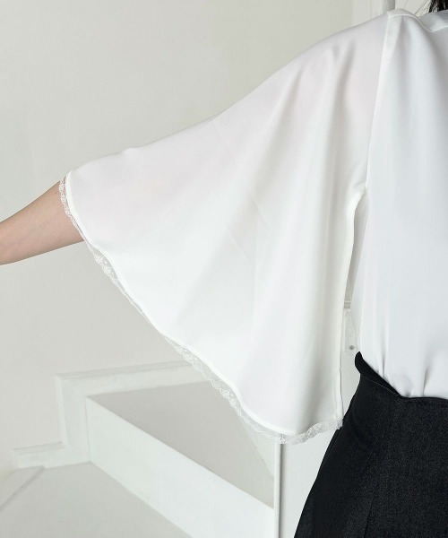 an another angelus（アンアナザーアンジェラス）の「レース使いケープスリーブブラウス（シャツ/ブラウス・レディース・オフホワイト/ブルーグレー・FREE）」の7枚目の写真
