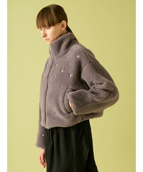 FURFUR（ファーファー）の「フラワービーズ刺繍ボアブルゾン（ブルゾン・レディース・チャコールグレー/ホワイト/ピンク・F）」の6枚目の写真