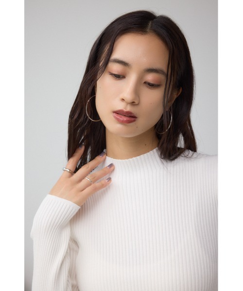 AZUL by moussy(アズールバイマウジー)の「VENUSハイネックリブニット(ニット/セーター・レディース・レッド/ライトグレー/アイボリー/ブラック・SMALL/MEDIUM)」の5枚目の写真