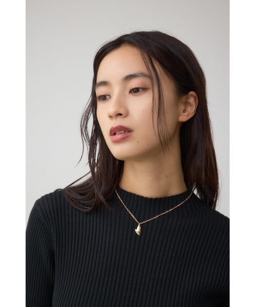 AZUL by moussy(アズールバイマウジー)の「VENUSハイネックリブニット(ニット/セーター・レディース・レッド/ライトグレー/アイボリー/ブラック・SMALL/MEDIUM)」の15枚目の写真