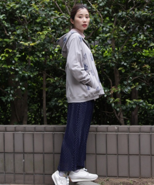 SUPER HAKKA（スーパーハッカ）の「エステルシフォンドットプリントクリスタルプリーツワイドパンツ（裏地付き）（その他パンツ・レディース・ブラック/ネイビー・FREE）」の10枚目の写真