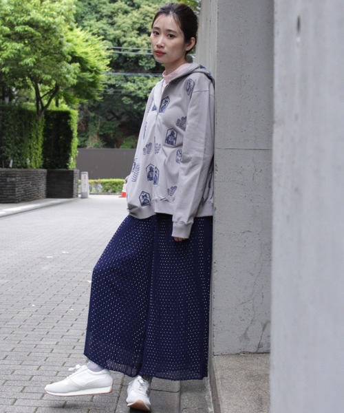 SUPER HAKKA（スーパーハッカ）の「エステルシフォンドットプリントクリスタルプリーツワイドパンツ（裏地付き）（その他パンツ・レディース・ブラック/ネイビー・FREE）」の9枚目の写真