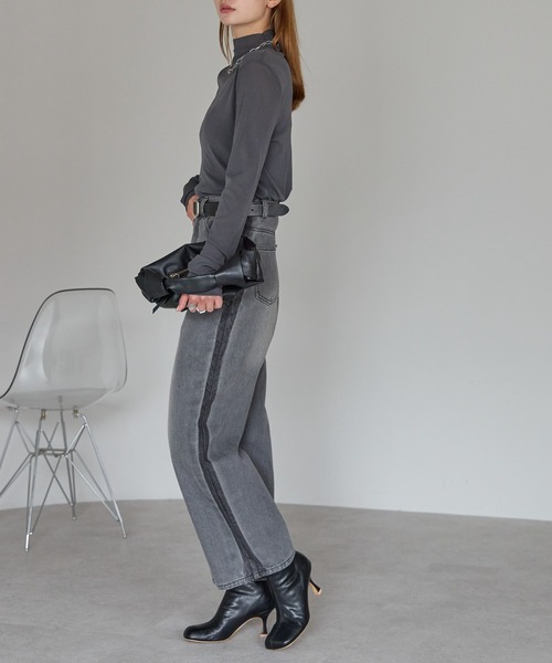 r.(アールドット)の「ボトルネック シアートップス(Tシャツ/カットソー・レディース・オフホワイト/ブラウン/パープル/ダークグレー/マスタード/ブラック・FREE)」の22枚目の写真