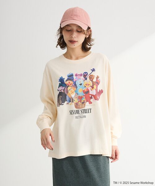 FRUIT OF THE LOOM（フルーツオブザルーム）の「セサミストリートミーツフルーツオブザルーム ロンTEE（Tシャツ/カットソー・レディース・ピンク/チャコールグレー/ホワイト系その他2・FREE）」の2枚目の写真