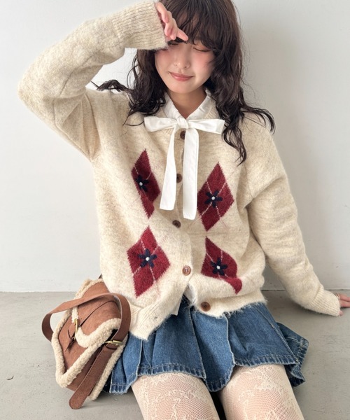 SOLLON.(ソルロン)の「フラワー刺繍アーガイルニットカーディガン(カーディガン/ボレロ・レディース・アイボリー/グレー/チャコールグレー・FREE)」の8枚目の写真