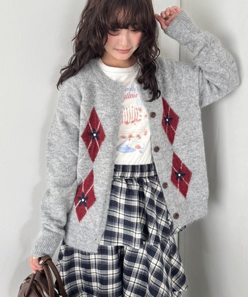 SOLLON.(ソルロン)の「フラワー刺繍アーガイルニットカーディガン(カーディガン/ボレロ・レディース・アイボリー/グレー/チャコールグレー・FREE)」の14枚目の写真