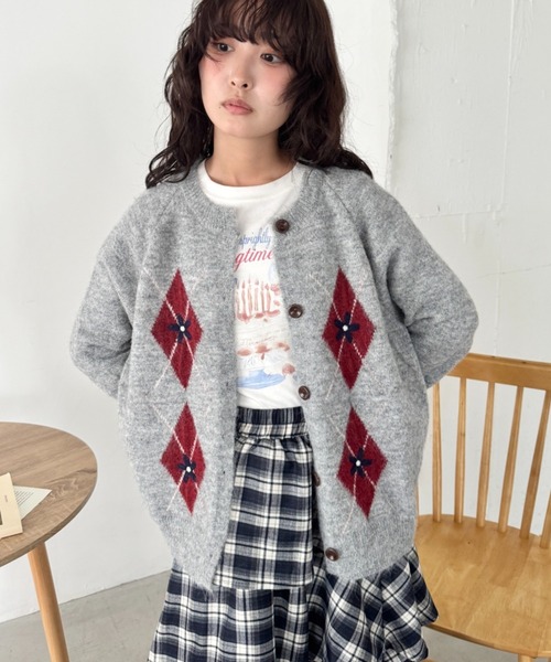 SOLLON.(ソルロン)の「フラワー刺繍アーガイルニットカーディガン(カーディガン/ボレロ・レディース・アイボリー/グレー/チャコールグレー・FREE)」の13枚目の写真