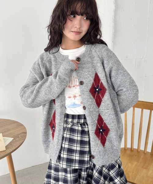 SOLLON.(ソルロン)の「フラワー刺繍アーガイルニットカーディガン(カーディガン/ボレロ・レディース・アイボリー/グレー/チャコールグレー・FREE)」の15枚目の写真