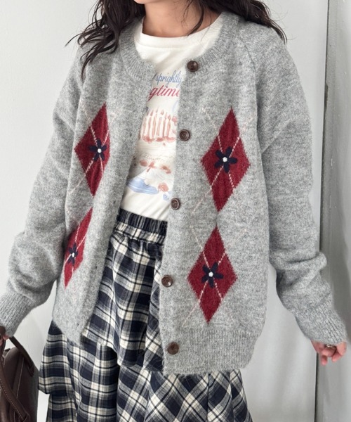 SOLLON.(ソルロン)の「フラワー刺繍アーガイルニットカーディガン(カーディガン/ボレロ・レディース・アイボリー/グレー/チャコールグレー・FREE)」の11枚目の写真