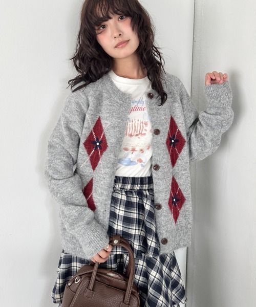 SOLLON.(ソルロン)の「フラワー刺繍アーガイルニットカーディガン(カーディガン/ボレロ・レディース・アイボリー/グレー/チャコールグレー・FREE)」の16枚目の写真