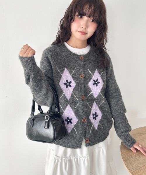 SOLLON.(ソルロン)の「フラワー刺繍アーガイルニットカーディガン(カーディガン/ボレロ・レディース・アイボリー/グレー/チャコールグレー・FREE)」の21枚目の写真