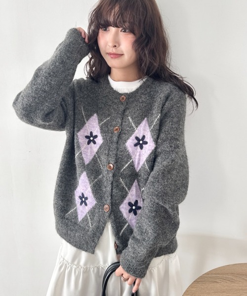 SOLLON.(ソルロン)の「フラワー刺繍アーガイルニットカーディガン(カーディガン/ボレロ・レディース・アイボリー/グレー/チャコールグレー・FREE)」の22枚目の写真
