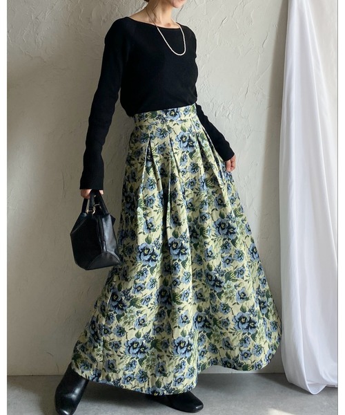 花柄が素敵なグリーンのスカートです❣ She's Closet（シーズクローゼット）の「Aラインフレアロング丈