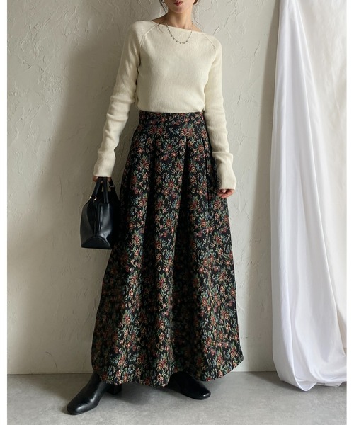 【極美品】ブルネロクチネリ スカート フレア フラワー柄 ブラック 裏地シルク SALE360℃華やか刺繍♡スタイルアップ叶う 花柄フレアスカート 黒【FREE