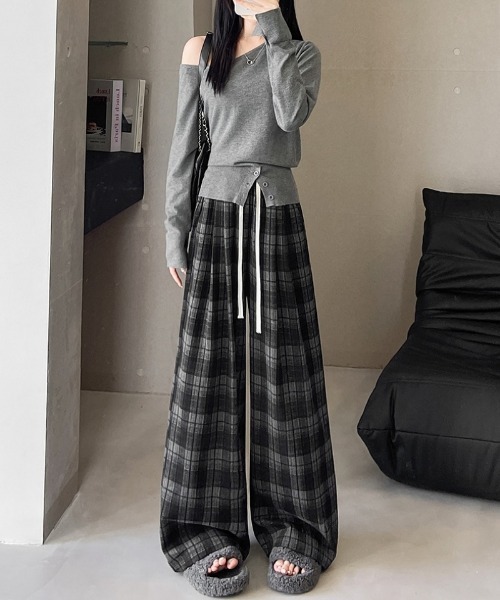Ritzy(リッツィー)の「チェック柄 イージーワイドパンツ(その他パンツ・レディース・チャコールグレー/ネイビー/モカ・M/L)」の2枚目の写真