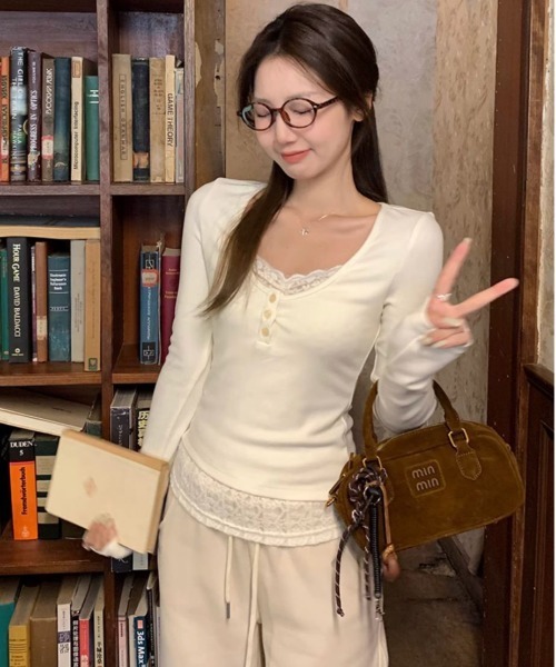 gossip!ロサンゼルス(ゴシップロサンゼルス)の「Y2K レース 刺繍レイヤードヘンリーネックロン T(Tシャツ/カットソー・レディース・ベージュ・FREE)」の9枚目の写真