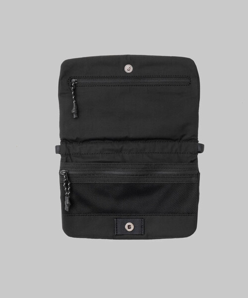 Topologie（トポロジー）の「Topologie/トポロジー Phone Sacoche 90 フォンサコッシュ90 バッグ単体（スマホグッズ・メンズ・ブラック・ONE SIZE）」の12枚目の写真
