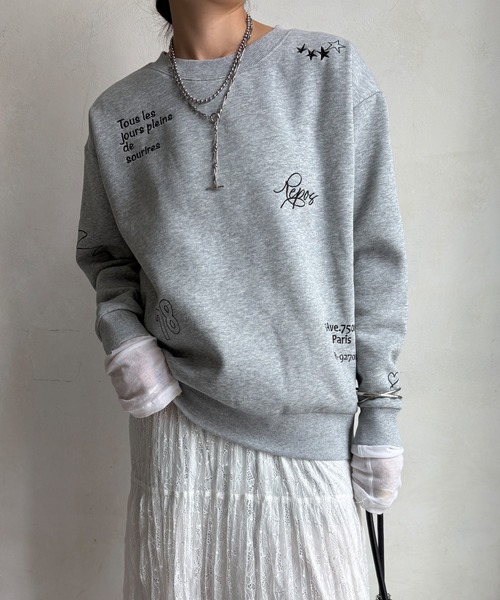 DouDou（ドゥドゥ）の「【WEB限定】裏毛裏起毛ランダム刺繍ロゴトップス（Tシャツ/カットソー・レディース・ベージュ/ライトグレー/チャコールグレー・FREE）」の3枚目の写真